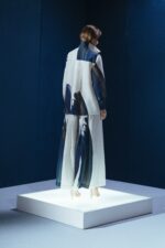 Pantalona de linho com estampa exclusiva Aline Rocha. Modelagem ampla e tecido nobre para uma elegância descontraída com presença artística.