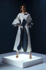 Pantacourt estampada com cós elástico nas costas. Conforto e sofisticação na exclusiva estampa Deep Blue da Aline Rocha.